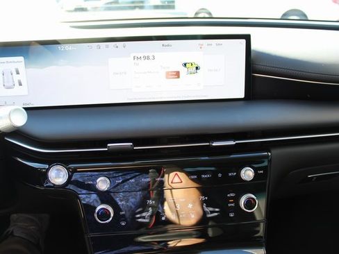 Used 2025 Genesis G80 2.5T image 22