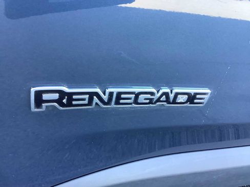 Used 2023 Jeep Renegade Latitude image 7