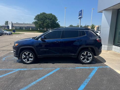 Used 2019 Jeep Compass Limited AWD/4WD image 11