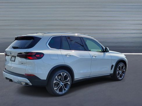 New 2026 BMW X5 xDrive40i w/ Climate Comfort Package AWD/4WD image 3