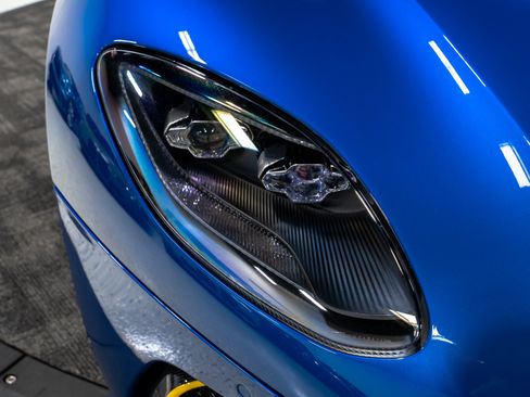 Used 2023 Aston Martin DBS Coupe RWD image 15
