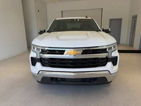 Used 2022 Chevrolet Silverado 1500 LT AWD/4WD image 2