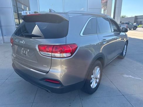 Used 2017 Kia Sorento AWD w/ LX Convenience Package image 7