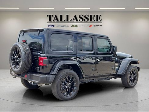 Used 2024 Jeep Wrangler Unlimited Sahara AWD/4WD image 15