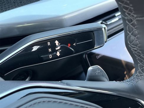 Certified 2025 Cadillac Escalade ESV V image 29