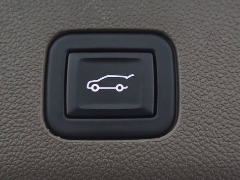 Used 2021 GMC Yukon Denali w/ Denali Premium Package image 20