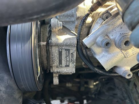 Used 2017 Ford F550 4x4 Regular Cab Super Duty image 16