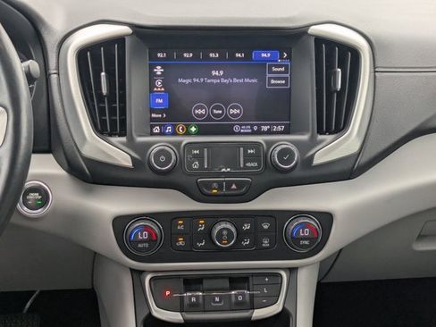 Used 2022 GMC Terrain SLT image 16