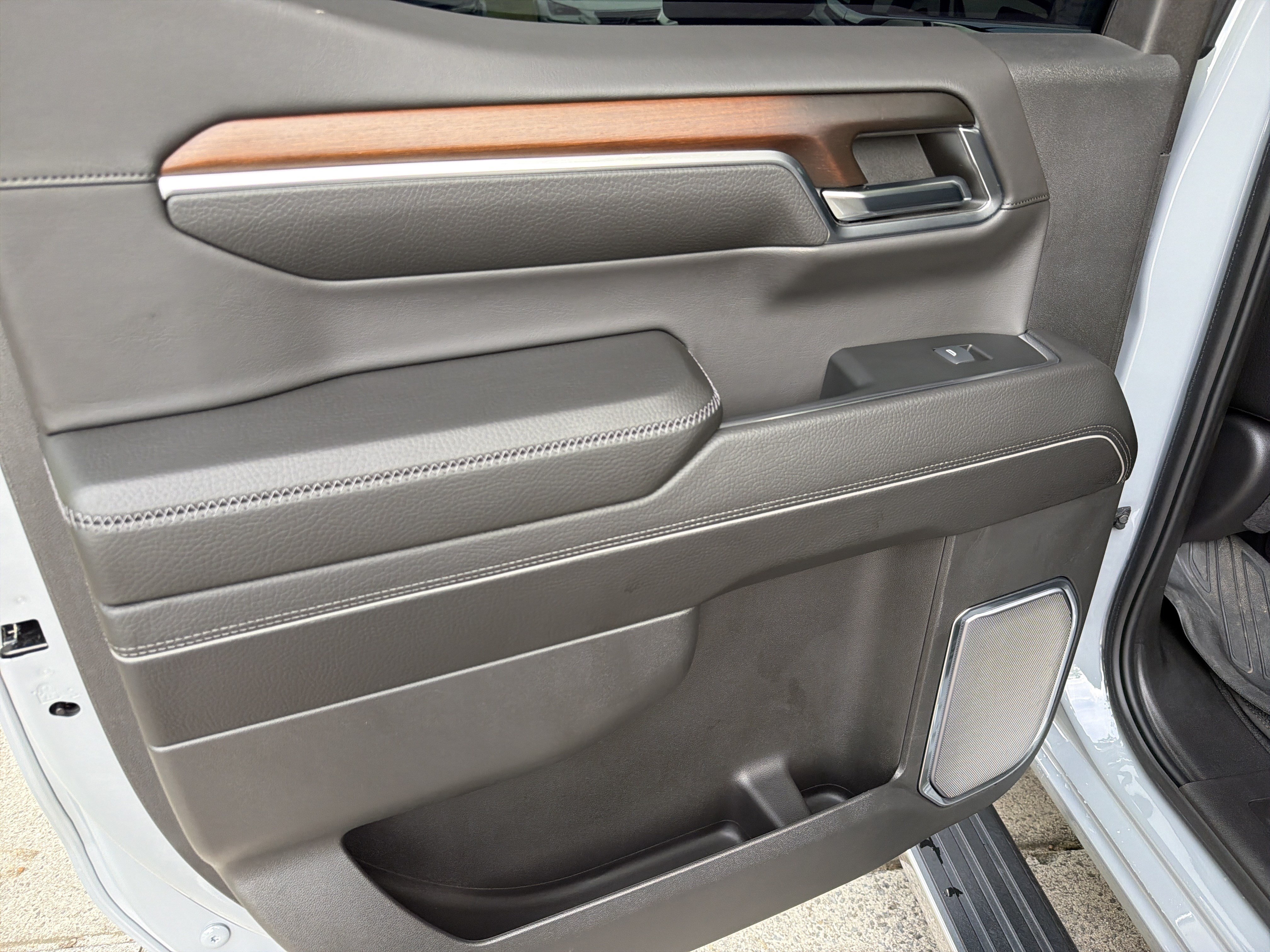 Used 2024 GMC Sierra 1500 Denali AWD/4WD image 27