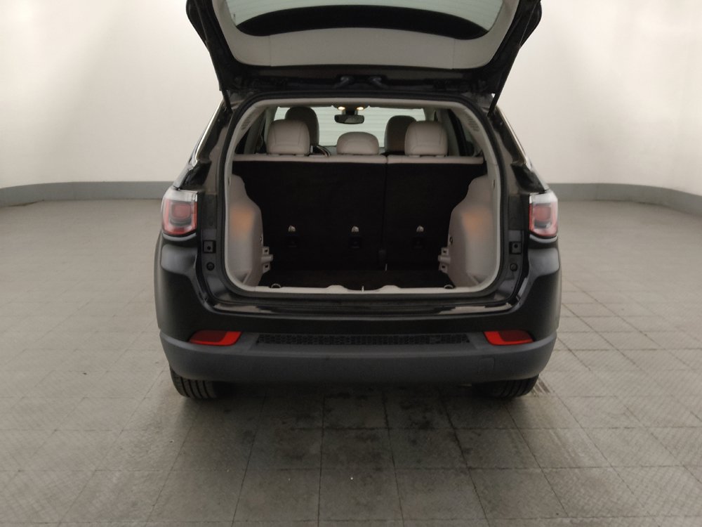 Used 2019 Jeep Compass Latitude FWD image 29