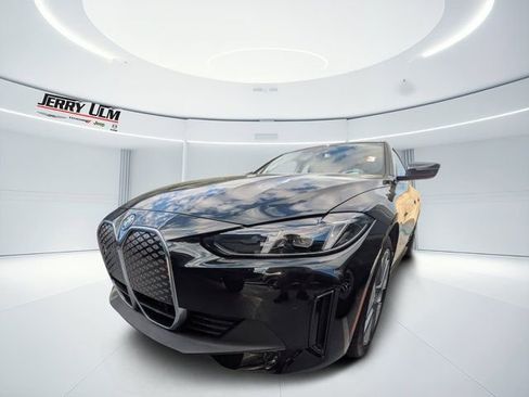 Used 2025 BMW i4 eDrive40 w/ Parking Assistance Package image 5