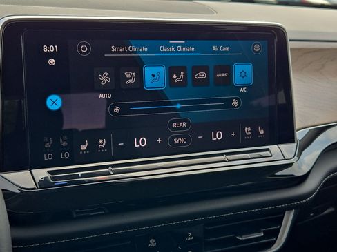 Used 2025 Volkswagen Atlas SE FWD image 24