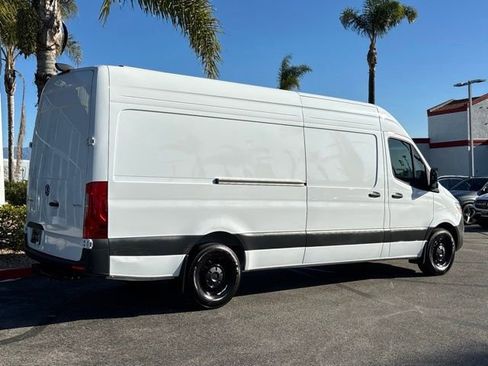 Used 2025 Mercedes-Benz Sprinter 2500 image 3