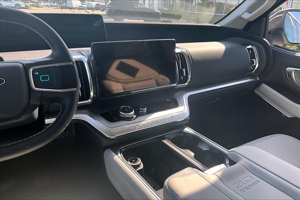 New 2027 Ford Expedition Max Platinum RWD image 7