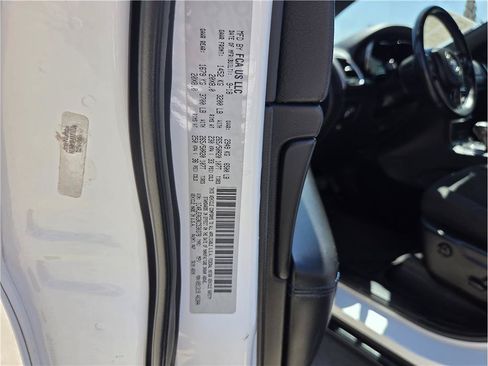 Used 2019 Jeep Grand Cherokee Laredo RWD image 18