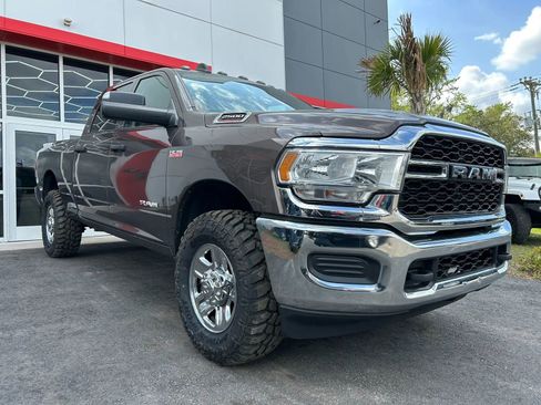 Used 2020 RAM 2500 Tradesman w/ Chrome Appearance Group image 3