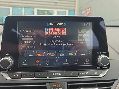 Used 2025 Nissan Altima 2.5 SV FWD image 19
