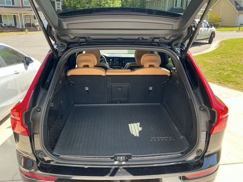 Used 2020 Volvo XC60 T5 Momentum image 9