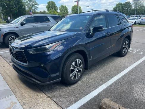 Used 2021 Toyota Highlander XLE FWD image 14
