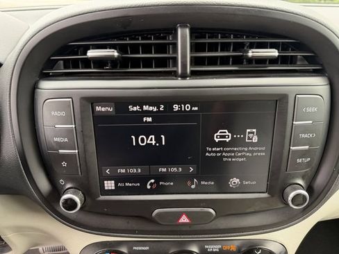 Used 2025 Kia Soul LX FWD image 19
