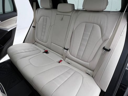 Certified 2022 BMW X5 xDrive40i w/ M Sport Package image 18