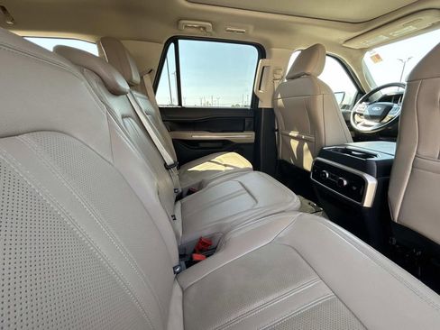 Used 2024 Ford Expedition Limited image 13