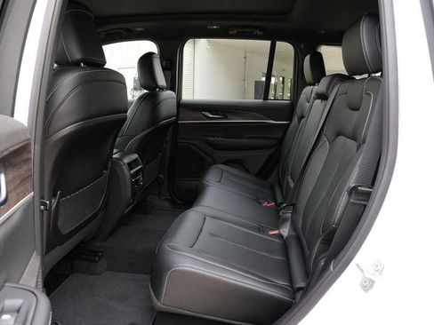 New 2025 Jeep Grand Cherokee Limited image 19