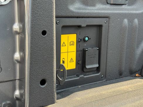 Used 2025 Ford F150 Lightning XLT image 19