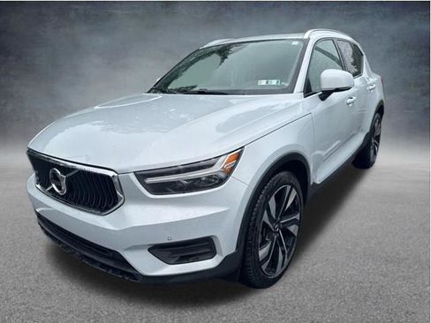 Used 2020 Volvo XC40 T5 Momentum w/ Premium Package AWD/4WD image 3