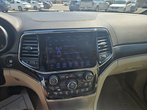 Used 2019 Jeep Grand Cherokee Overland RWD image 13