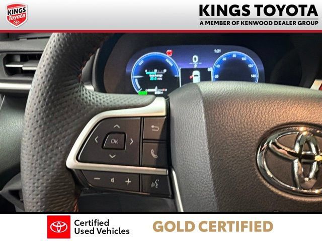 Used 2025 Toyota Sienna XSE AWD/4WD image 28