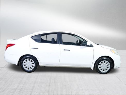 Used 2013 Nissan Versa SV image 8