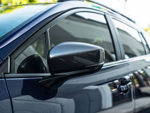 Used 2025 Subaru Crosstrek 2.0i Premium image 4