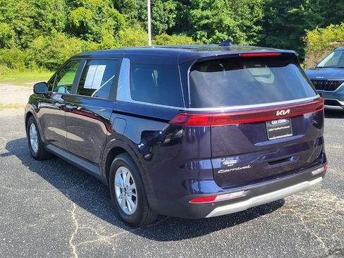 Used 2022 Kia Carnival LX FWD image 5