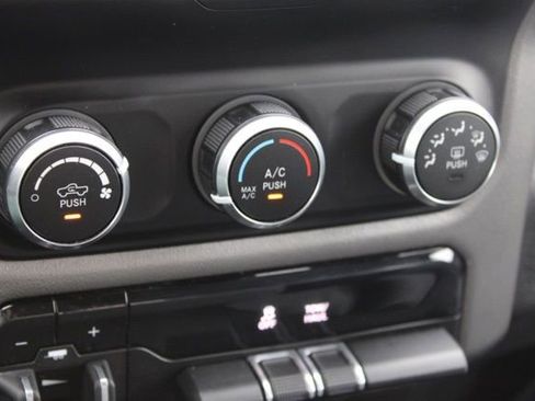 Used 2019 RAM 1500 Big Horn image 35