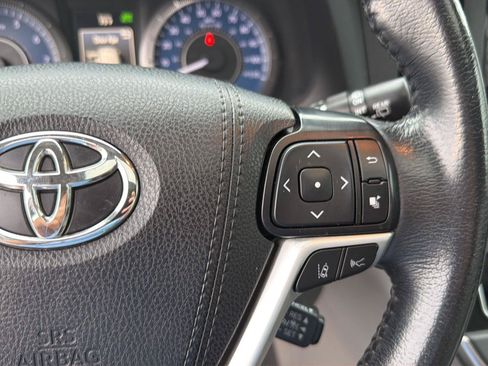 Used 2019 Toyota Sienna XLE Premium FWD image 20