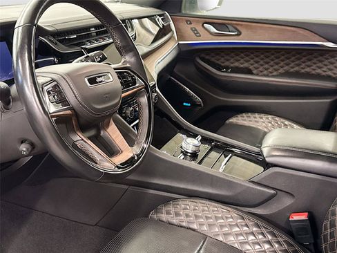Used 2022 Jeep Grand Cherokee Summit AWD/4WD image 4