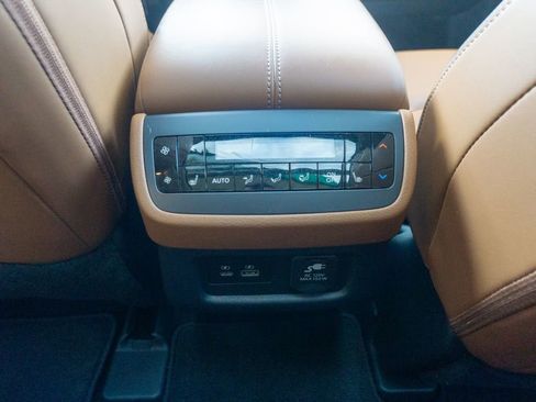 Used 2024 Nissan Pathfinder Platinum w/ Cargo Package image 33