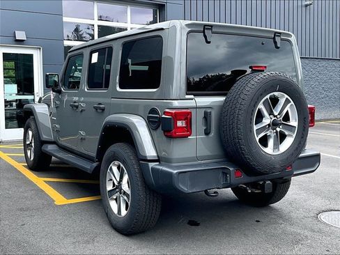 Used 2022 Jeep Wrangler Unlimited Sahara w/ LED Lighting Group AWD/4WD image 6