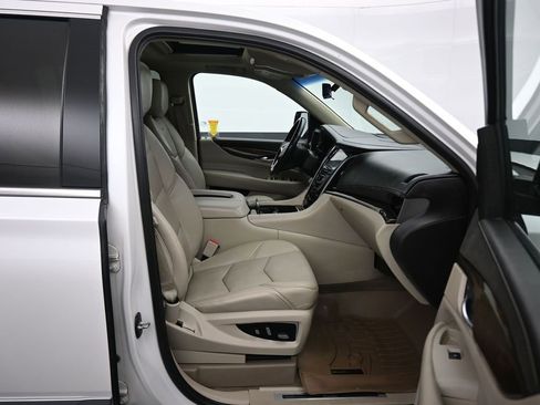 Used 2018 Cadillac Escalade ESV Luxury image 61