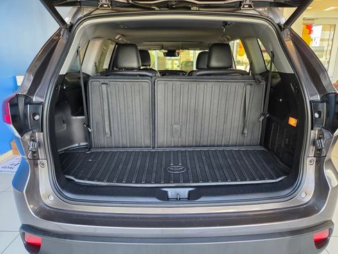 Used 2019 Toyota Highlander SE AWD/4WD image 10