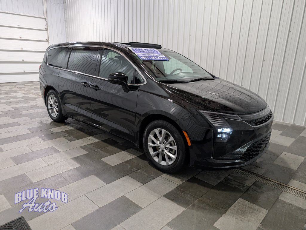 Used 2027 Chrysler Pacifica Limited FWD image 5