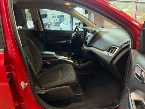 Used 2020 Dodge Journey SE w/ SE Popular Equipment Group image 28