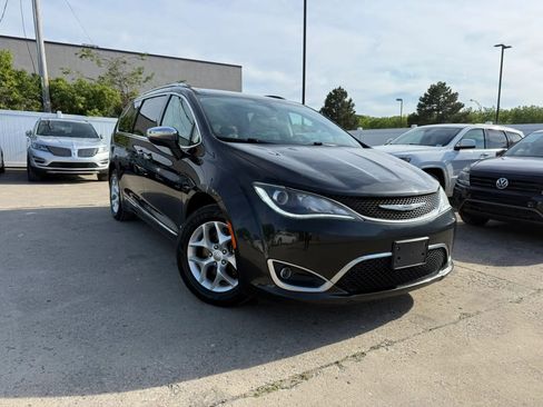 Used 2020 Chrysler Pacifica Limited FWD image 1