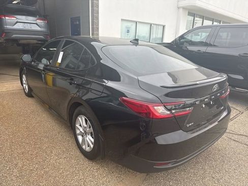 Used 2025 Toyota Camry LE w/ Convenience Package FWD image 6