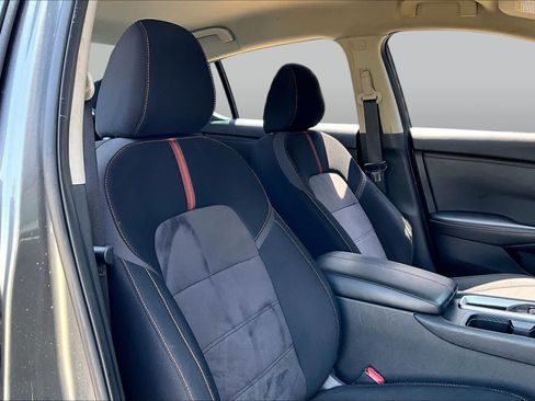 Used 2023 Nissan Sentra SR w/ Trunk Package FWD image 9