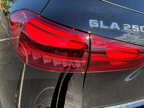 Used 2024 Mercedes-Benz GLA 250 4MATIC image 23
