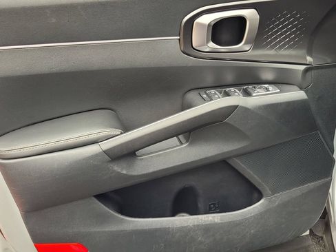 Used 2022 Kia Sorento LX AWD/4WD image 17