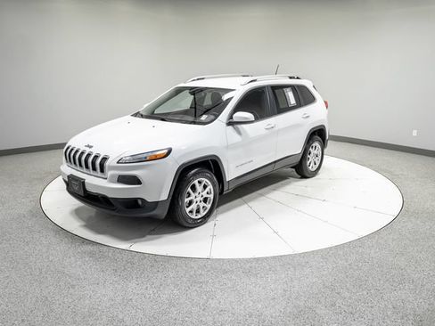 Used 2018 Jeep Cherokee Latitude w/ Safety Group AWD/4WD image 31