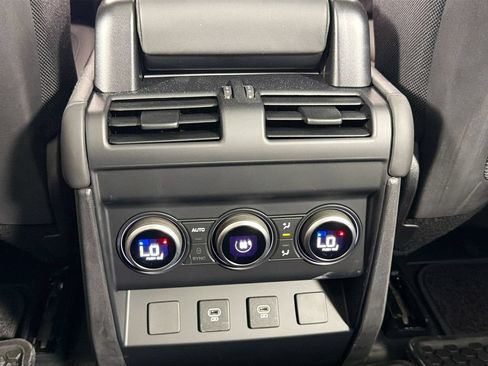 Certified 2025 Land Rover Defender 90 V8 AWD/4WD image 25